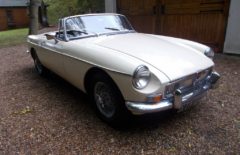 MGB Roadster 1973 Old English White (XTW646L)