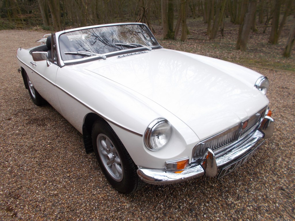 MGB Roadster 1971 Heritage Shell Rebuild (TJA261J)