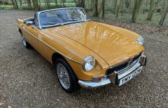 MGB roadster 1973, Bronze Yellow, Chrome Wire Wheels (TMY122M)